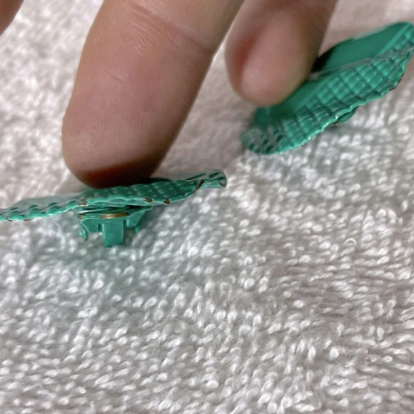 Vintage Green Painted Textured Metal Round Clip  On Earrings - Picture 3 of 8